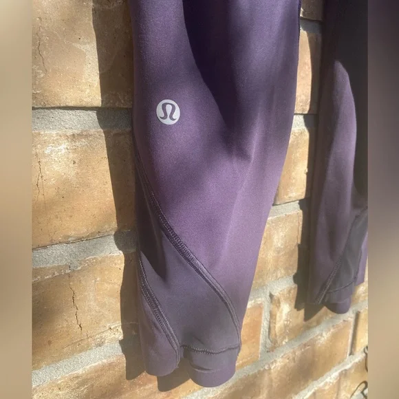 Lululemon Pace Perfect Crop (17") in Boysenberry ~ Size 4 - Picture 10 of 12